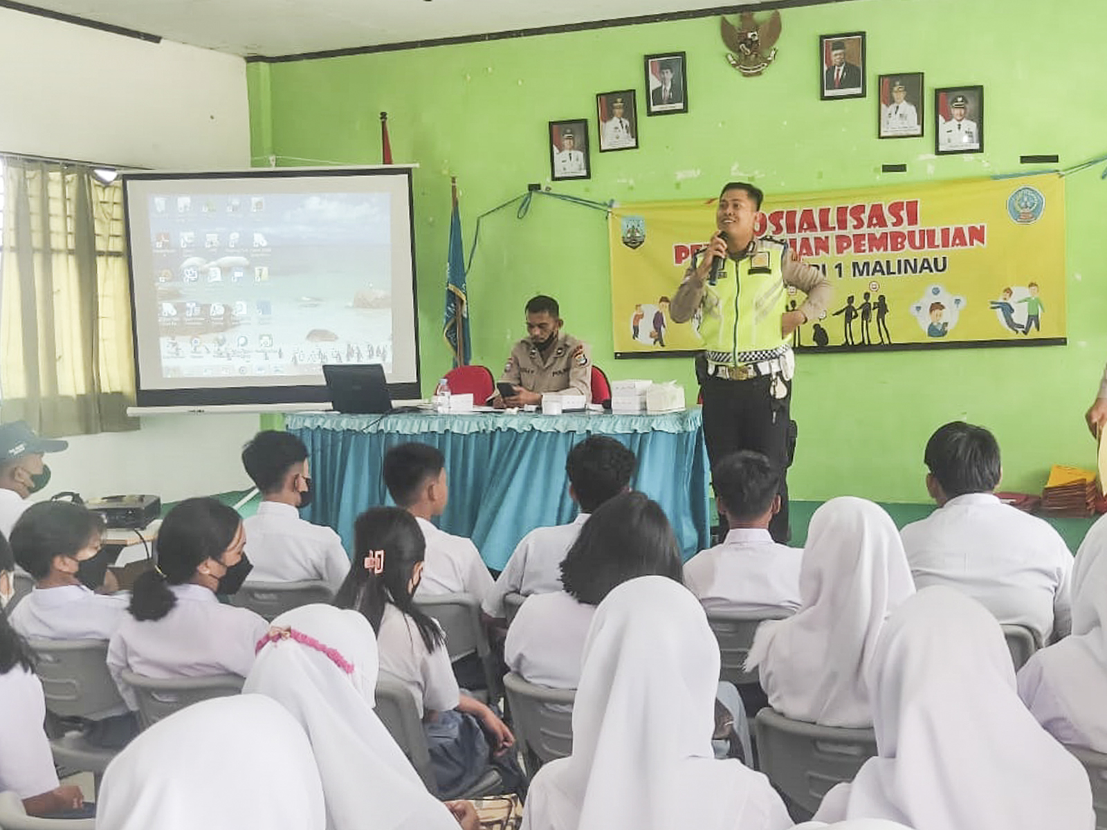 Sat Lantas Dan Sat Binmas Polres Malinau Lakukan Sosialisasi di SMA Negeri 1 Malinau